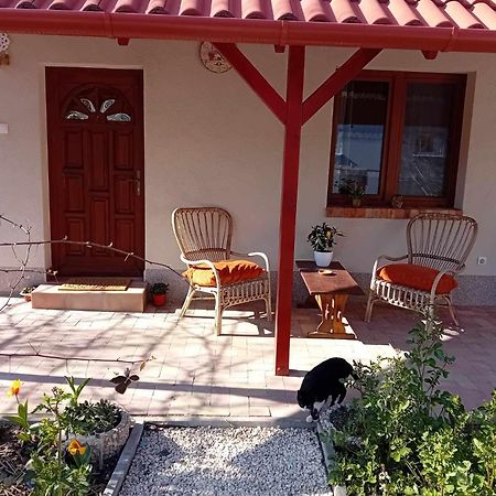 Edi Apartman Vecses Bagian luar foto